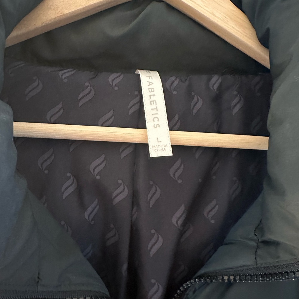 Fabletics Hiking Puffer Jacket - Picture 3 of 9